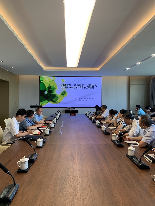 会场照片更小.jpg 会场照片更小.jpg